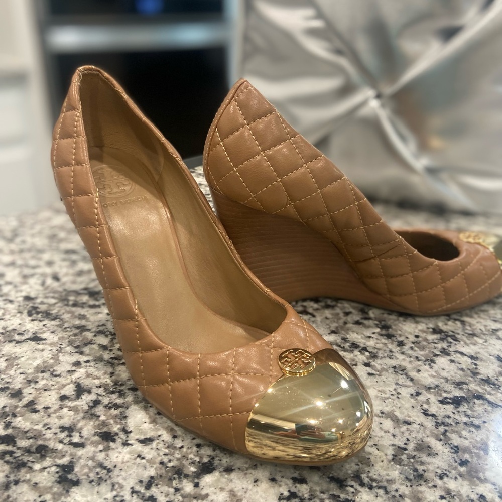 Tory Burch Quilted Wedges! TAN color! Size 9.5 excellent condition